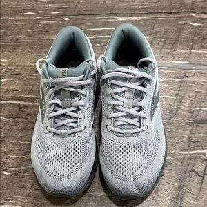 Men’s size 9 Brooks Beast 24 GTS